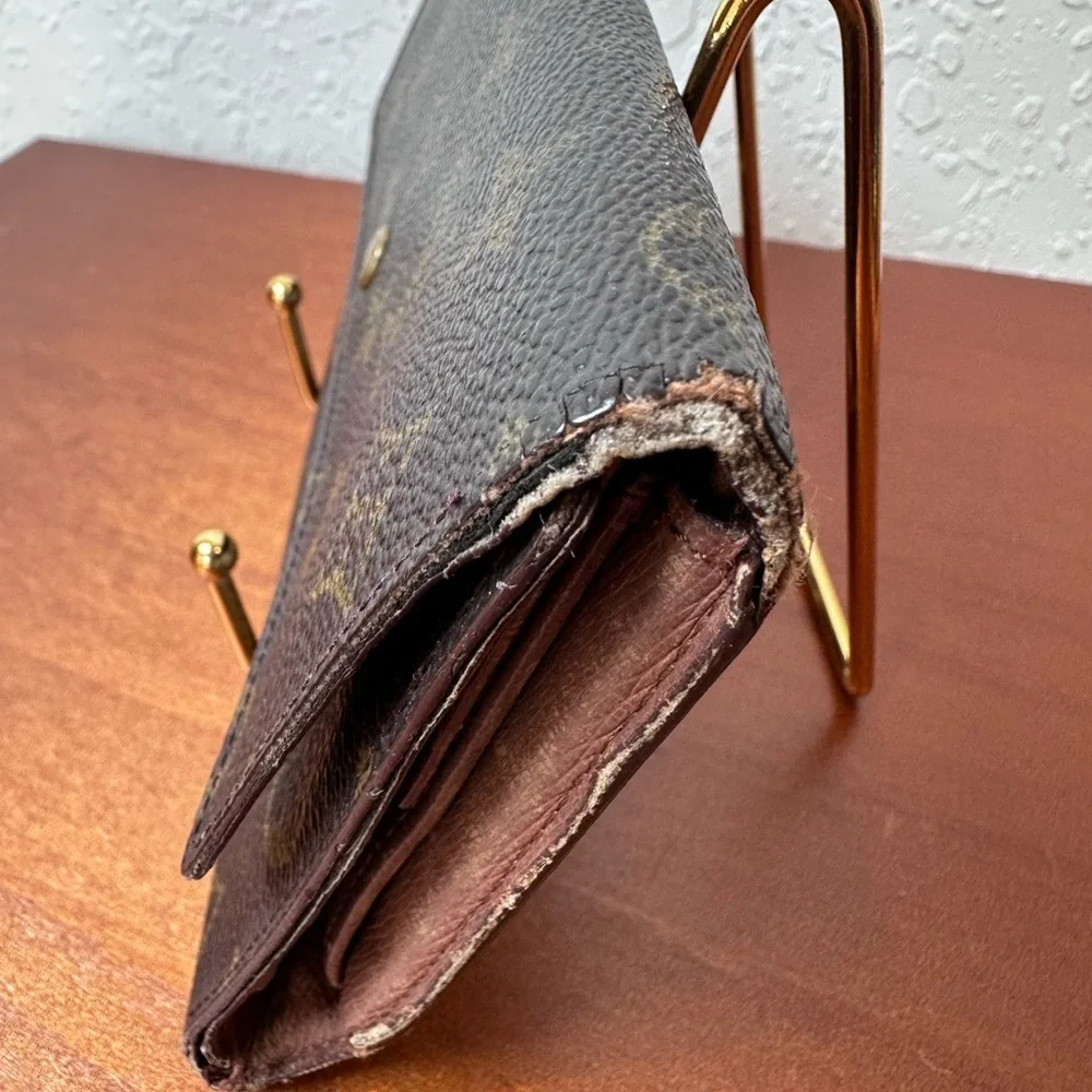 AUTHENTIC LOUIS VUITTON MONOGRAM SARAH WALLET MI0955